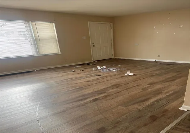 Photo 4 of Single family home for sale at 9757 Margo Ann Ln, Saint Louis, MO 63134 | MLS# 25003757 | Listing updated on 2025-01-24