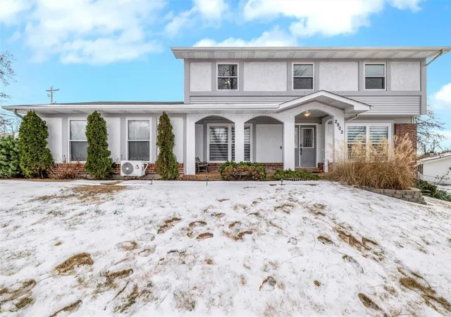 Photo 3 of Single family home for sale at 2902 Flameglow Dr, Saint Louis, MO 63129 | MLS# 25003767 | Listing updated on 2025-01-24