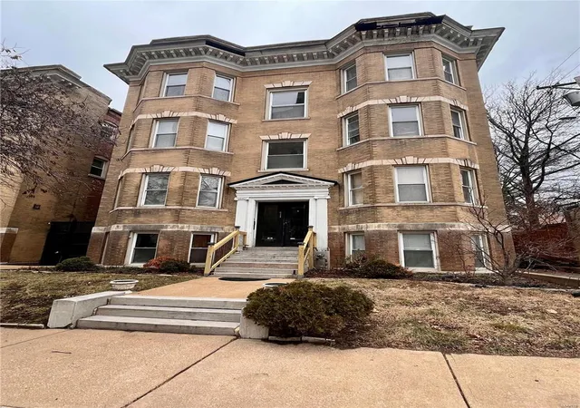 Photo 1 of Sale Pending at 411 N Newstead Ave #2N, Saint Louis, MO 63108 | MLS# 25003850 | Listing updated on 2025-03-09