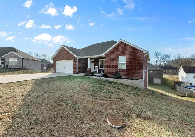 Photo 3 of Single family home for sale at 2843 Mansfield Pl, Jackson, MO 63755 | MLS# 25003862 | Listing updated on 2025-01-24