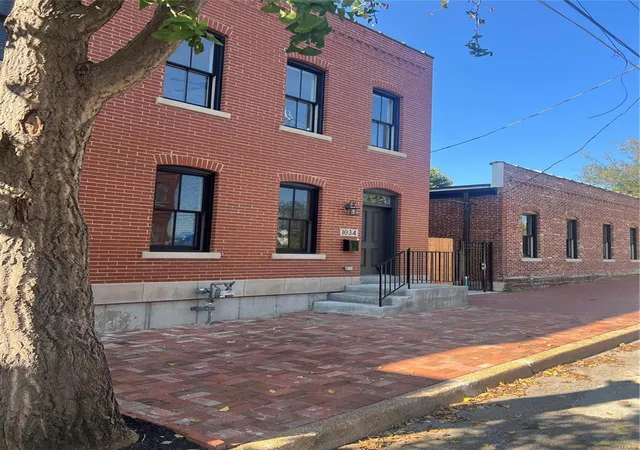 Photo 1 of Single family home for sale at 1034 Geyer Ave, Saint Louis, MO 63104 | MLS# 25003887 | Listing updated on 2025-01-24