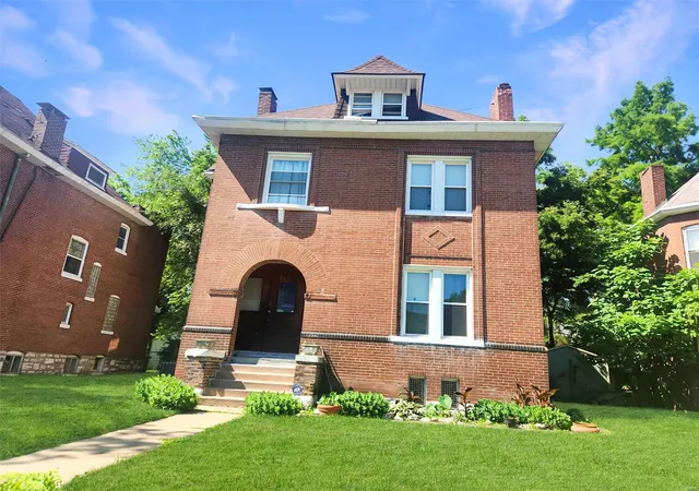 Photo 1 of Single family home for sale at 4918 Highland Ave, Saint Louis, MO 63113 | MLS# 25003945 | Listing updated on 2025-01-25