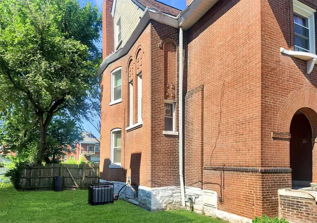 Photo 3 of Single family home for sale at 4918 Highland Ave, Saint Louis, MO 63113 | MLS# 25003945 | Listing updated on 2025-01-25