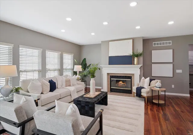 Photo 2 of Single family home for sale at 682 Avondale Dr, Saint Peters, MO 63376 | MLS# 25003984 | Listing updated on 2025-03-19
