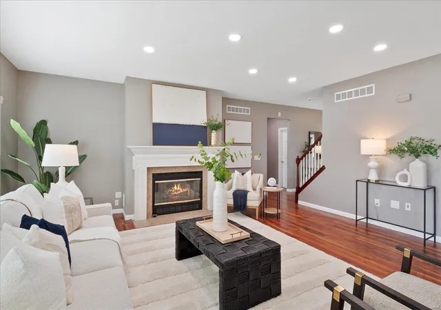 Photo 3 of Single family home for sale at 682 Avondale Dr, Saint Peters, MO 63376 | MLS# 25003984 | Listing updated on 2025-03-19