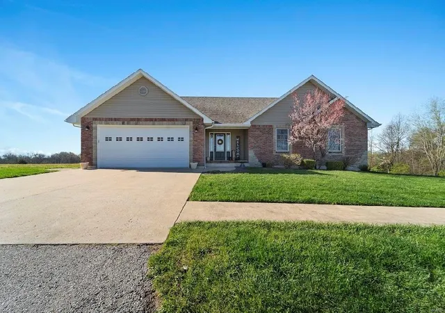 Photo 1 of Single family home for sale at 850 White Rd, Montgomery, MO 63361 | MLS# 25004005 | Listing updated on 2025-01-25