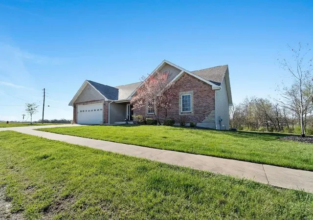 Photo 2 of Single family home for sale at 850 White Rd, Montgomery, MO 63361 | MLS# 25004005 | Listing updated on 2025-01-25
