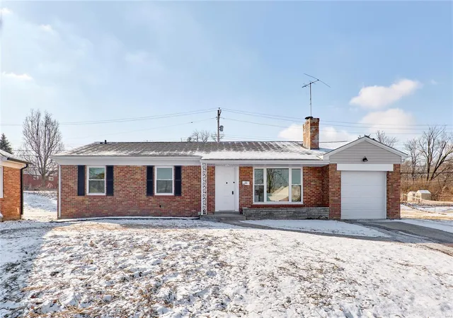 Photo 1 of Single family home for sale at 8634 Mayflower Ct, Saint Louis, MO 63132 | MLS# 25004009 | Listing updated on 2025-03-19