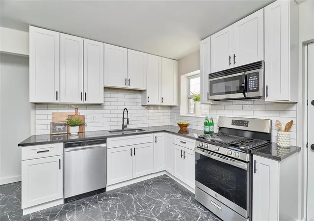 Photo 3 of Single family home for sale at 8634 Mayflower Ct, Saint Louis, MO 63132 | MLS# 25004009 | Listing updated on 2025-03-19