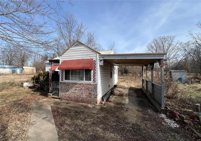 Photo 2 of Single family home for sale at 1113 Willow St, Fredericktown, MO 63645 | MLS# 25004016 | Listing updated on 2025-01-26