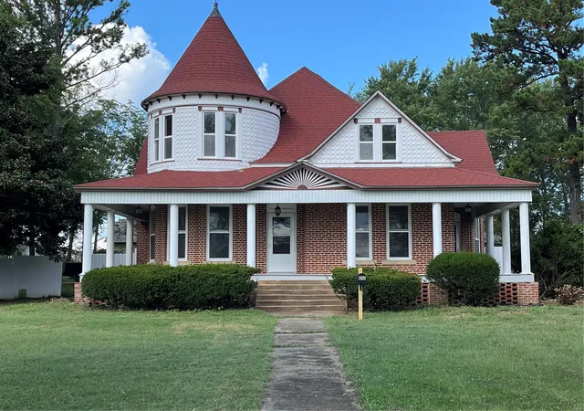 Photo 1 of Single family home for sale at 610 W Main St, Fredericktown, MO 63645 | MLS# 25004043 | Listing updated on 2025-01-26
