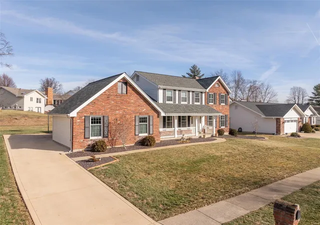 Photo 1 of Single family home for sale at 55 Huntington Pkwy, Saint Charles, MO 63301 | MLS# 25004060 | Listing updated on 2025-02-04