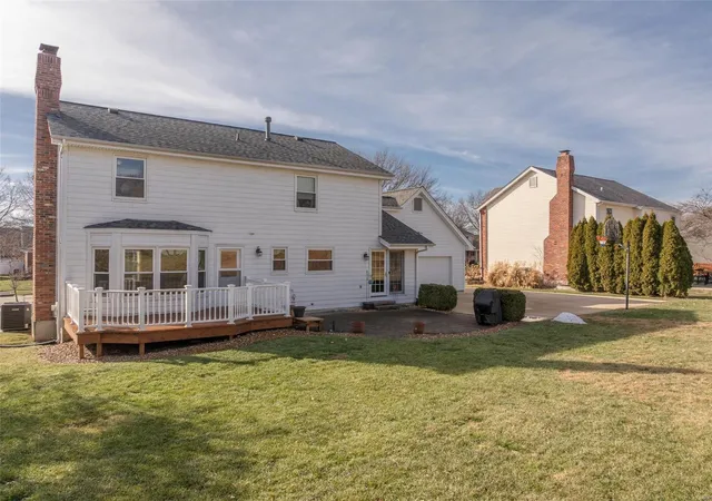 Photo 2 of Single family home for sale at 55 Huntington Pkwy, Saint Charles, MO 63301 | MLS# 25004060 | Listing updated on 2025-02-04