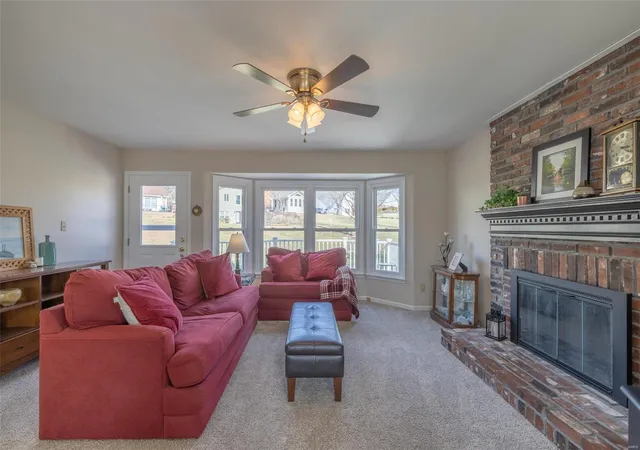 Photo 4 of Single family home for sale at 55 Huntington Pkwy, Saint Charles, MO 63301 | MLS# 25004060 | Listing updated on 2025-02-04