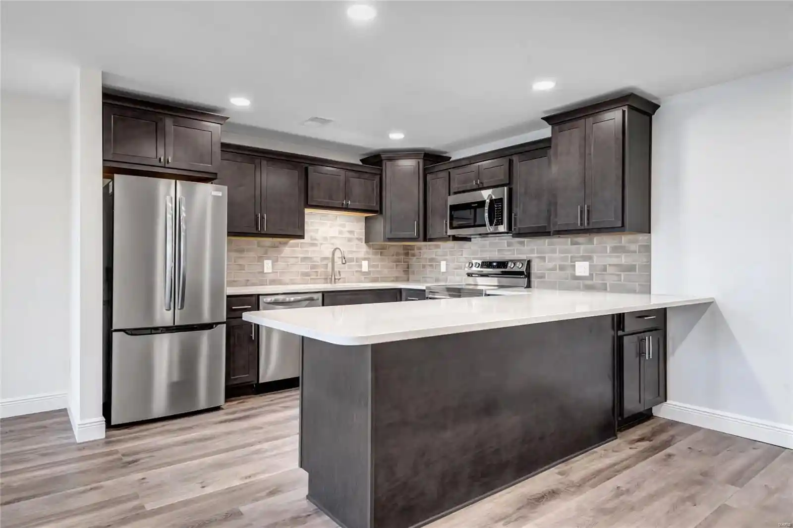 Listing Photo 1 - Condo for sale in 950 E Rue De La Banque located at 950 E Rue De La Banque, Creve Coeur, MO 63141 - Unit #308