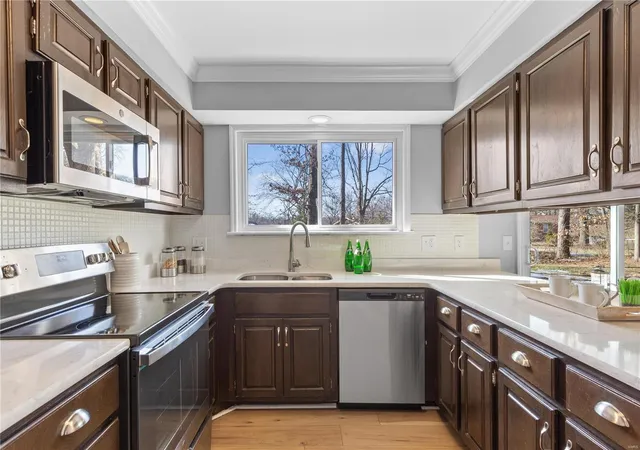 Photo 2 of Single family home for sale at 417 Caprice Gdns Ct, Ballwin, MO 63011 | MLS# 25004092 | Listing updated on 2025-01-27