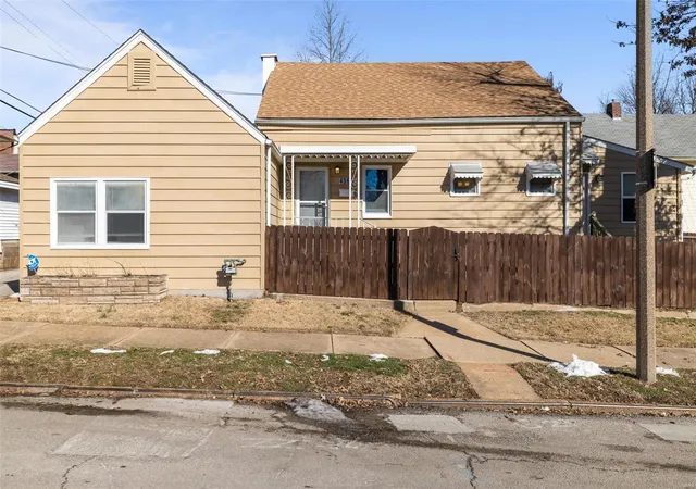 Photo 2 of Sale Pending at 4569 Newport Ave, Saint Louis, MO 63116 | MLS# 25004107 | Listing updated on 2025-03-08