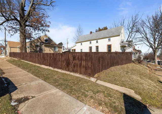 Photo 3 of Sale Pending at 4569 Newport Ave, Saint Louis, MO 63116 | MLS# 25004107 | Listing updated on 2025-03-08