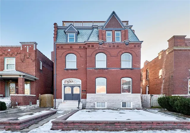 Photo 1 of Single family home for sale at 2922 S Compton Ave, Saint Louis, MO 63118 | MLS# 25004147 | Listing updated on 2025-03-19