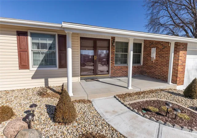 Photo 2 of Single family home for sale at 3331 Ringfield Dr, Saint Louis, MO 63125 | MLS# 25004185 | Listing updated on 2025-01-30