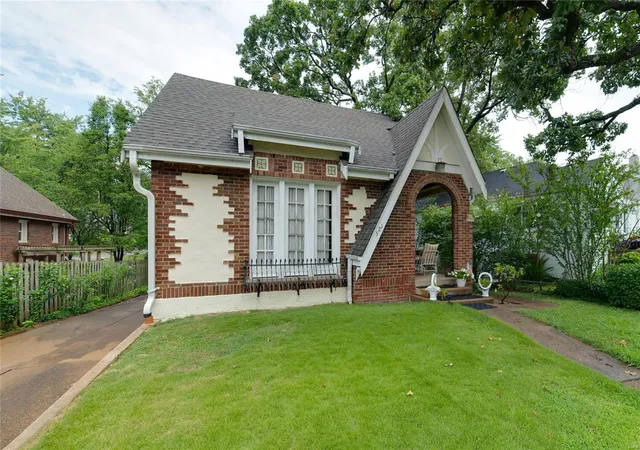 1st image of 521 Goethe Ave, Saint Louis, MO 63122 | MLS# 25004201