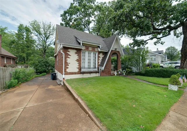 2nd image of 521 Goethe Ave, Saint Louis, MO 63122 | MLS# 25004201