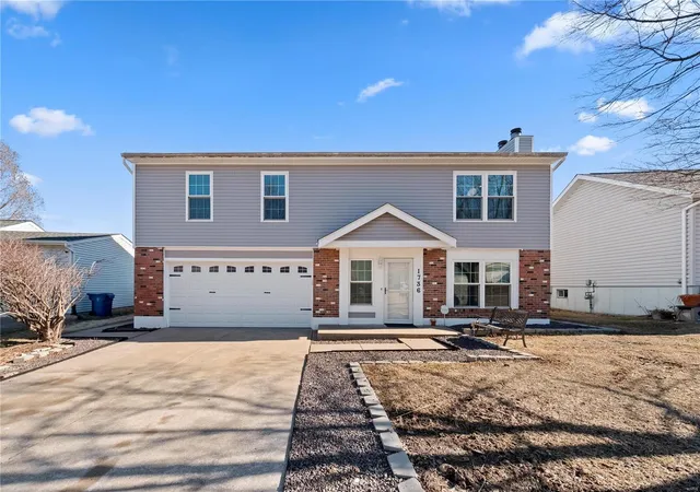 Photo 2 of Sale Pending at 1736 Lynncove Ln, Saint Charles, MO 63303 | MLS# 25004246 | Listing updated on 2025-03-14