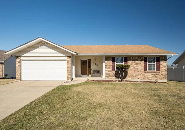 Photo 1 of Sale Pending at 773 Bear Mountain Dr, Saint Peters, MO 63376 | MLS# 25004289 | Listing updated on 2025-03-04