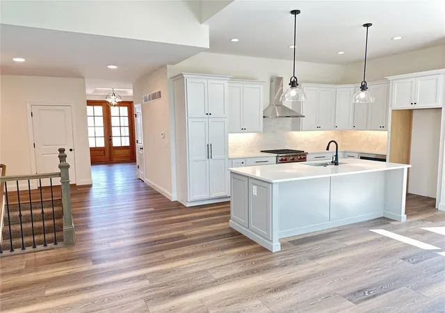Photo 2 of Single family home for sale at 4919 Butler Hl Rd, Saint Louis, MO 63128 | MLS# 25004354 | Listing updated on 2025-01-31