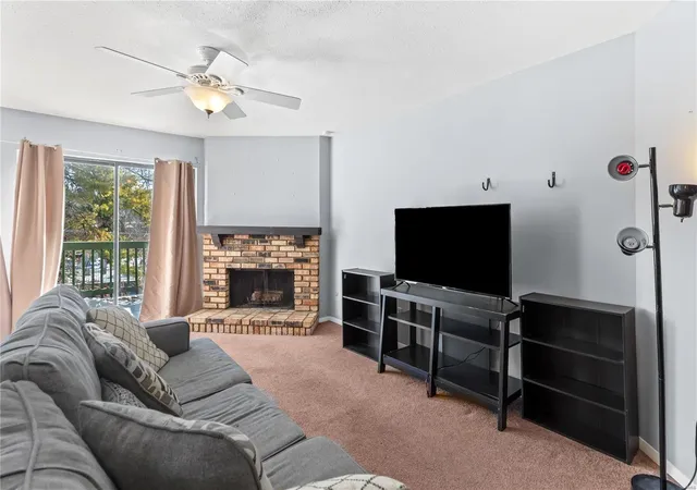 Photo 3 of Condo for sale at 858 Lionsgate Dr, Saint Louis, MO 63130 | MLS# 25004368 | Listing updated on 2025-03-17