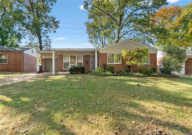 Photo 1 of Single family home for sale at 8662 Spoon Dr, Saint Louis, MO 63132 | MLS# 25004407 | Listing updated on 2025-03-03