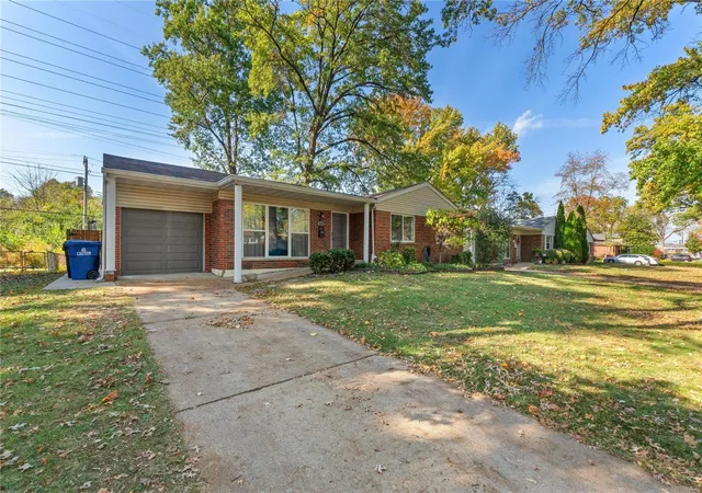 Photo 2 of Single family home for sale at 8662 Spoon Dr, Saint Louis, MO 63132 | MLS# 25004407 | Listing updated on 2025-03-03