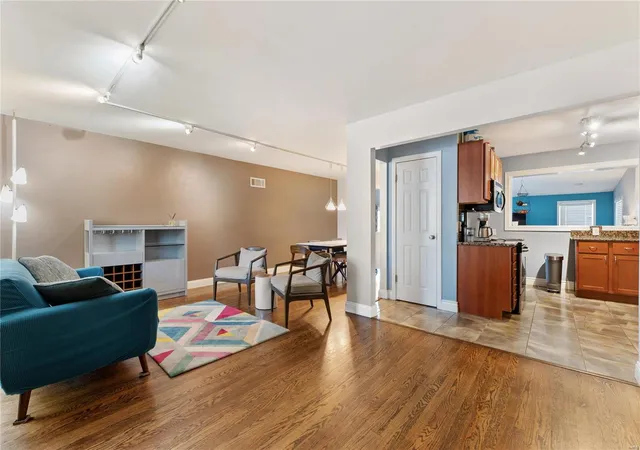 Photo 3 of Single family home for sale at 8662 Spoon Dr, Saint Louis, MO 63132 | MLS# 25004407 | Listing updated on 2025-03-03