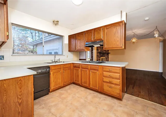 Photo 4 of Single family home for sale at 4244 Berrywick Terr, Saint Louis, MO 63128 | MLS# 25004428 | Listing updated on 2025-01-30