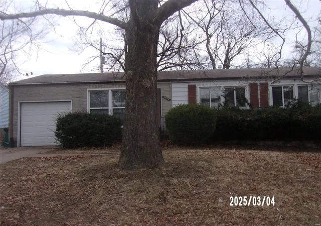 Photo 1 of Single family home for sale at 9800 Gloucester Dr, Saint Louis, MO 63137 | MLS# 25004437 | Listing updated on 2025-03-14