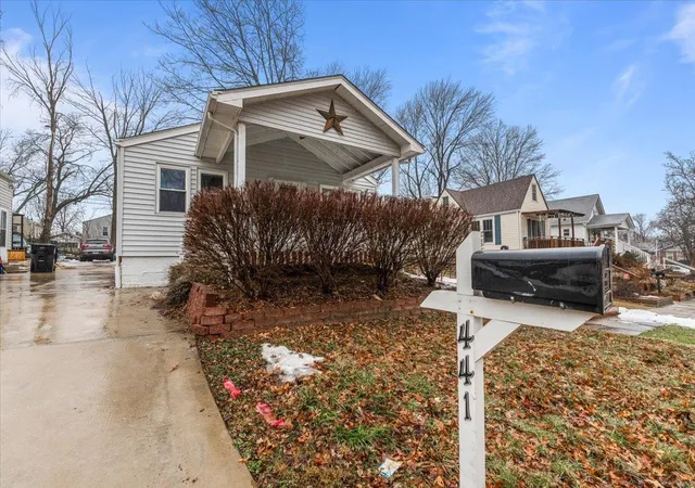Photo 4 of Single family home for sale at 441 Erber Dr, Saint Louis, MO 63122 | MLS# 25004480 | Listing updated on 2025-02-01