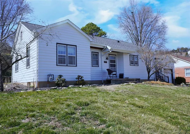 Photo 2 of Single family home for sale at 1014 Jefferson St, Hermann, MO 65041 | MLS# 25004506 | Listing updated on 2025-03-13