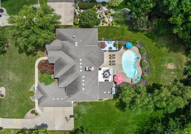 Photo 3 of Single family home for sale at 103 Saybridge Manor Pkwy, Lake Saint Louis, MO 63367 | MLS# 25004525 | Listing updated on 2025-03-13