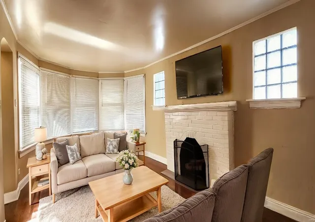Photo 2 of Sale Pending at 200 Henquin Dr, Saint Louis, MO 63135 | MLS# 25004619 | Listing updated on 2025-02-28