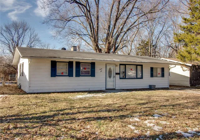2nd image of 21 Drexel Dr, East Saint Louis, IL 62206 | MLS# 25004639