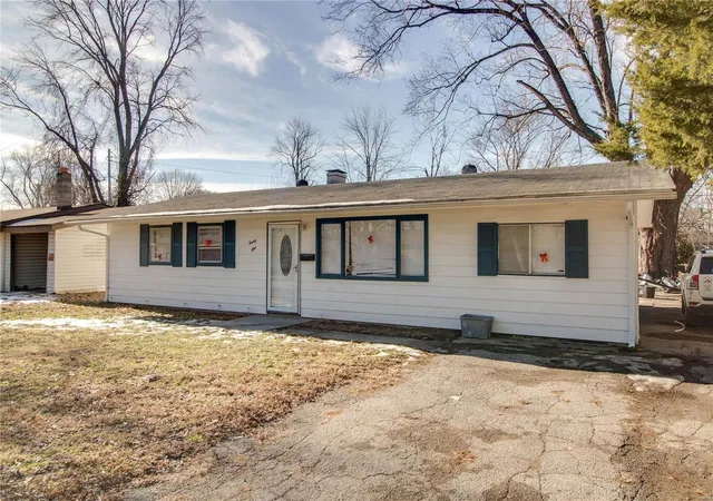 3rd image of 21 Drexel Dr, East Saint Louis, IL 62206 | MLS# 25004639