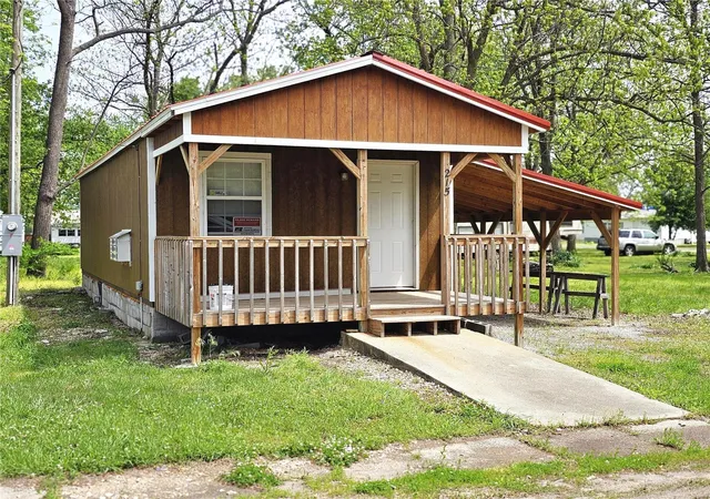 Photo 1 of Single family home for sale at 215 Alma St, Essex, MO 63846 | MLS# 25004650 | Listing updated on 2025-02-03