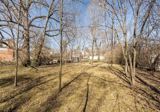 3rd image of 9830 Madison Ave, Saint Louis, MO 63119 | MLS# 25004747