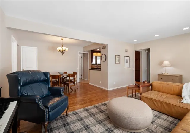 Photo 3 of Single family home for sale at 625 Laven Del Ln, Saint Louis, MO 63122 | MLS# 25004755 | Listing updated on 2025-03-06