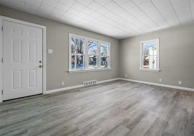 Photo 2 of Single family home for sale at 9920 Northgate Dr, Saint Louis, MO 63137 | MLS# 25004807 | Listing updated on 2025-03-08