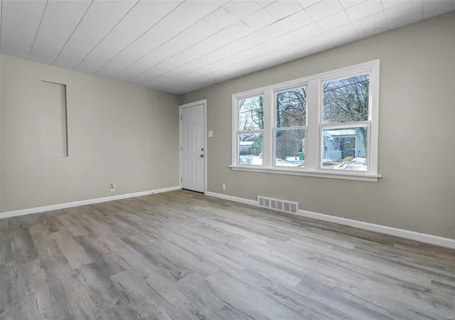 Photo 3 of Single family home for sale at 9920 Northgate Dr, Saint Louis, MO 63137 | MLS# 25004807 | Listing updated on 2025-03-08