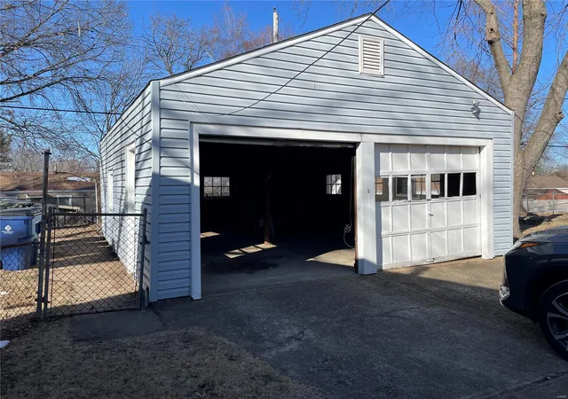 Photo 2 of Single family home for sale at 3329 Krem Ct, Saint Ann, MO 63074 | MLS# 25004809 | Listing updated on 2025-01-30
