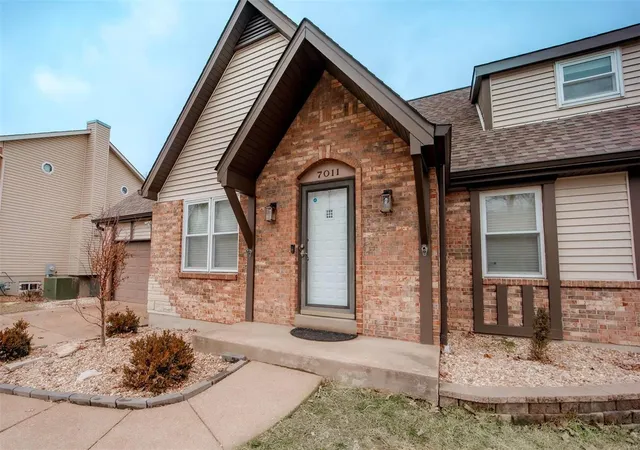 Photo 2 of Single family home for sale at 7011 Broken Oak Dr, Saint Louis, MO 63129 | MLS# 25004824 | Listing updated on 2025-03-19