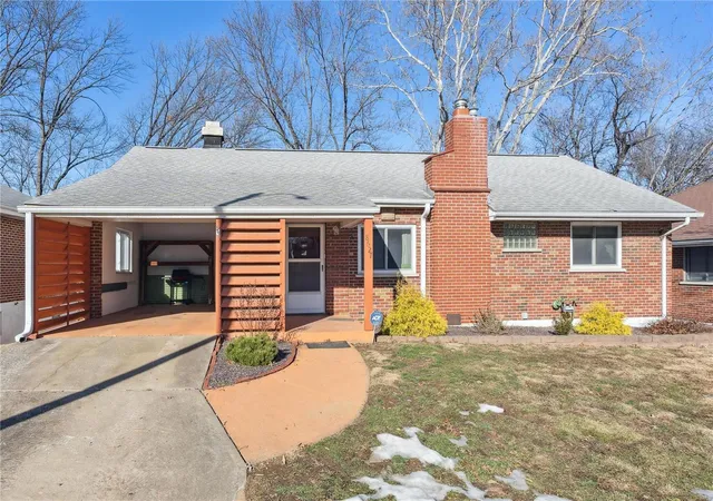 Photo 1 of Single family home for sale at 8627 Belcrest Ln, Saint Louis, MO 63114 | MLS# 25004875 | Listing updated on 2025-01-31