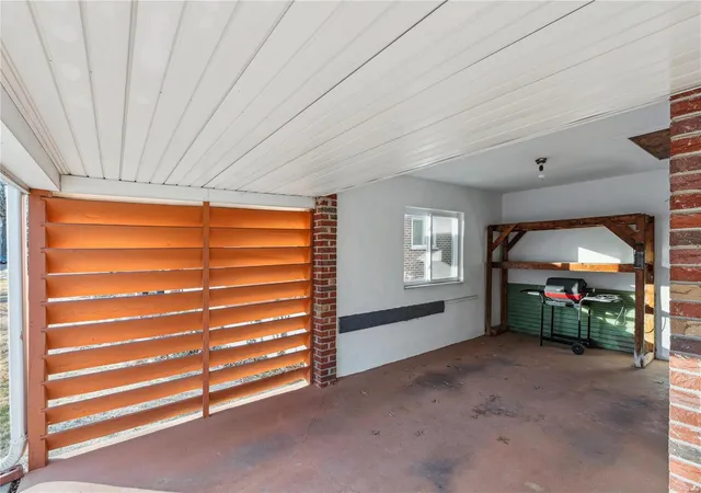Photo 2 of Single family home for sale at 8627 Belcrest Ln, Saint Louis, MO 63114 | MLS# 25004875 | Listing updated on 2025-01-31